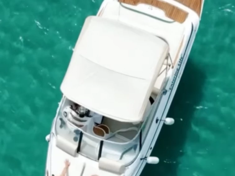 Chris Craft Chris Craft 240 Cuddy Cabin in Otranto on SamBoat