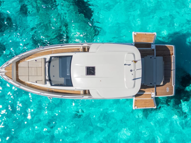 Bareboat Rental Motorboat Jeanneau with a boat licence