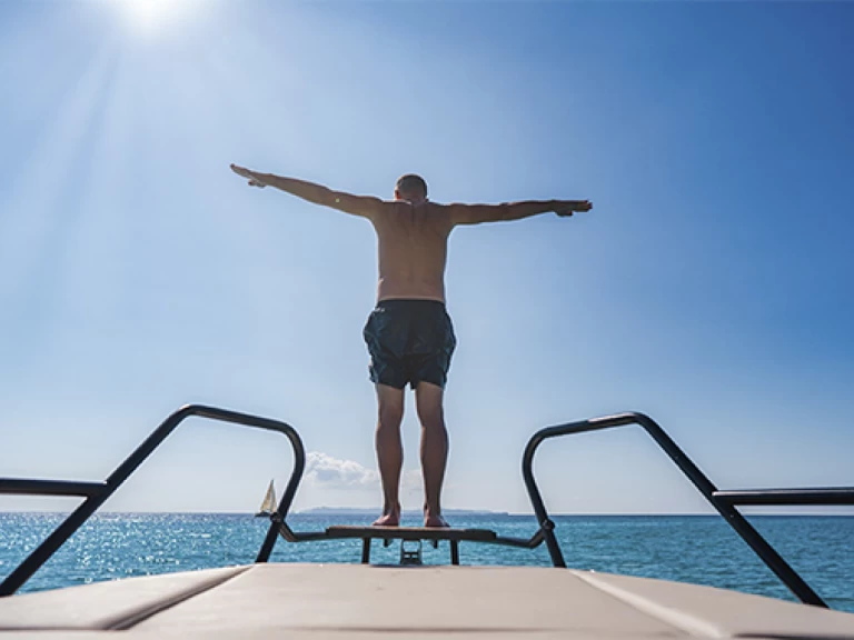 Bareboat Rental Motorboat Quicksilver with a boat licence