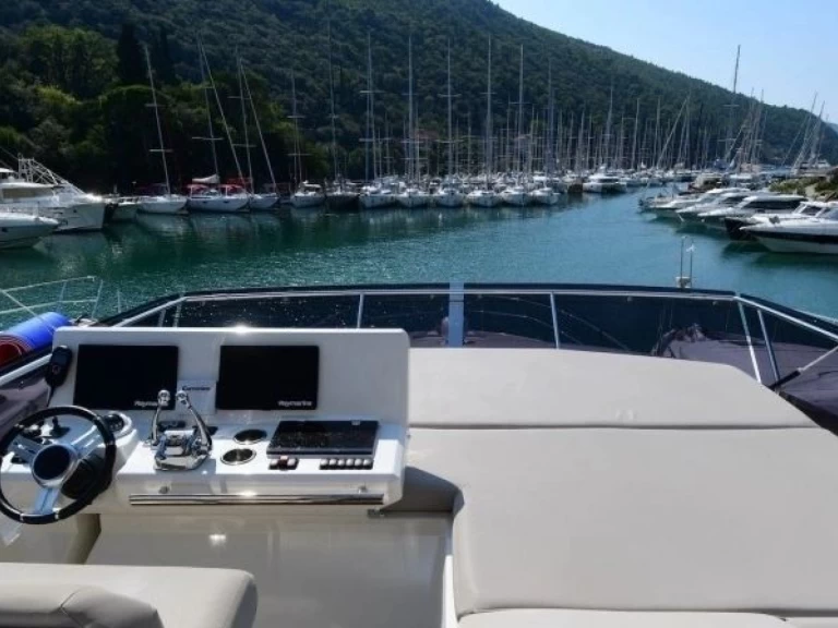 Yacht charter Budva cheap Prestige 590