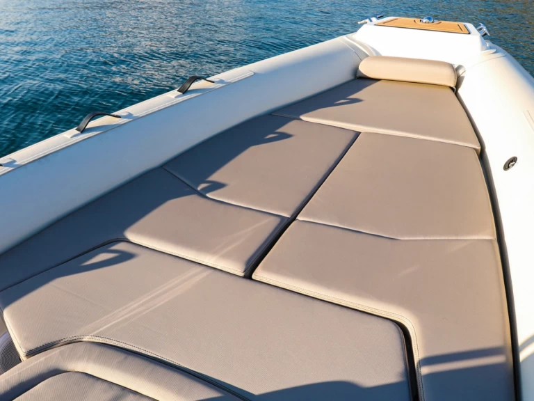 Rent a Lomac Turismo 7.0 La Trinité-sur-Mer