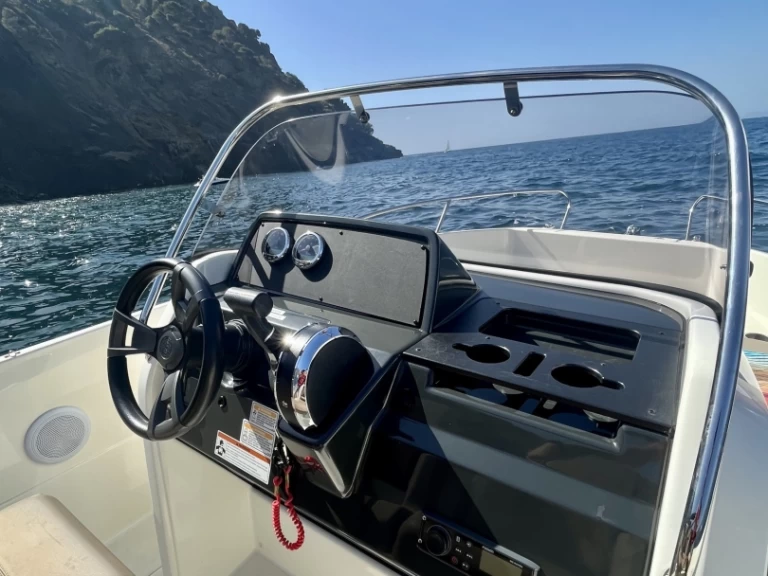 Rent a Quicksilver Activ 605 Open Roses