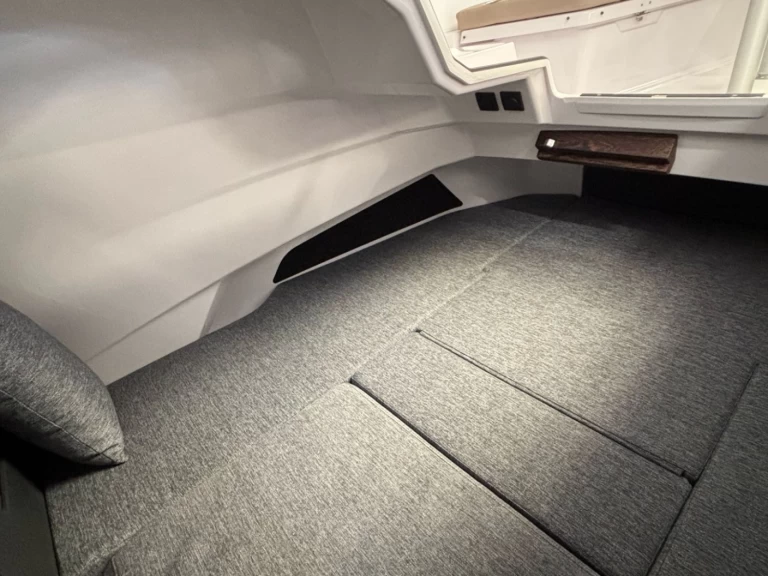 Motorboat for rent La Trinité-sur-Mer at the best price