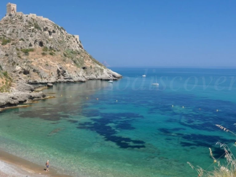 Motorboat rental with or without captain Sunseeker Cefalù