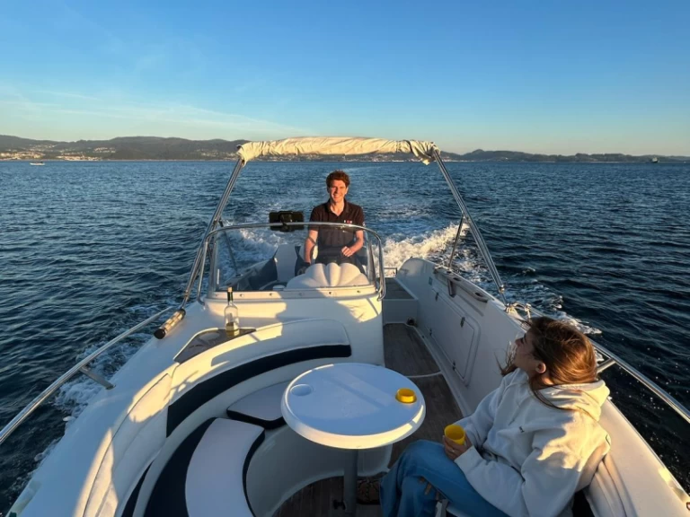 Yacht charter Porto Deportivo Sanxenxo cheap Quicksilver 600 Commander