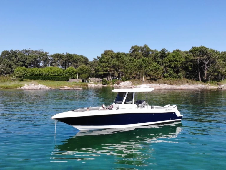Motorboat rental with or without captain Rodman Sanxenxo
