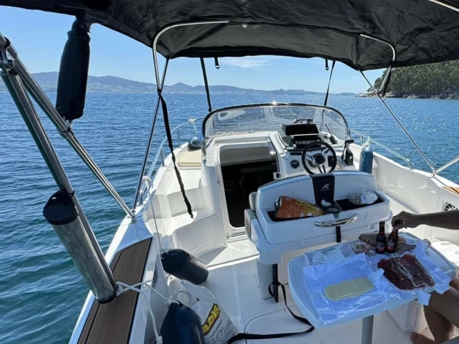 Yacht charter Porto Deportivo Sanxenxo cheap SL602