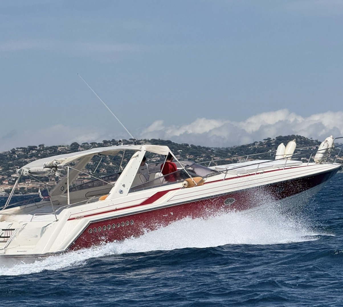Rent a Motorboat Sunseeker Thunderhawk 43 in Saint-Tropez | SamBoat