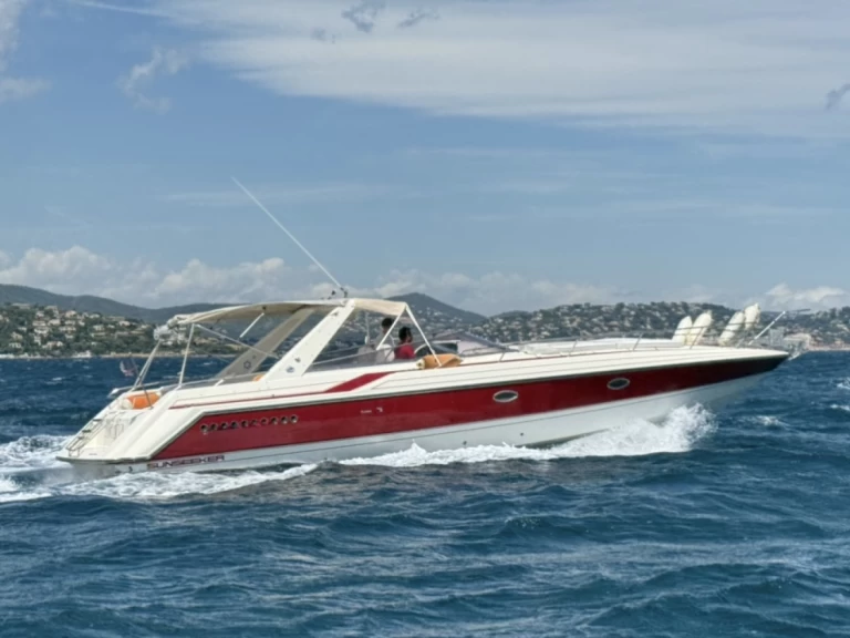Bareboat Rental Motorboat Sunseeker with a boat licence