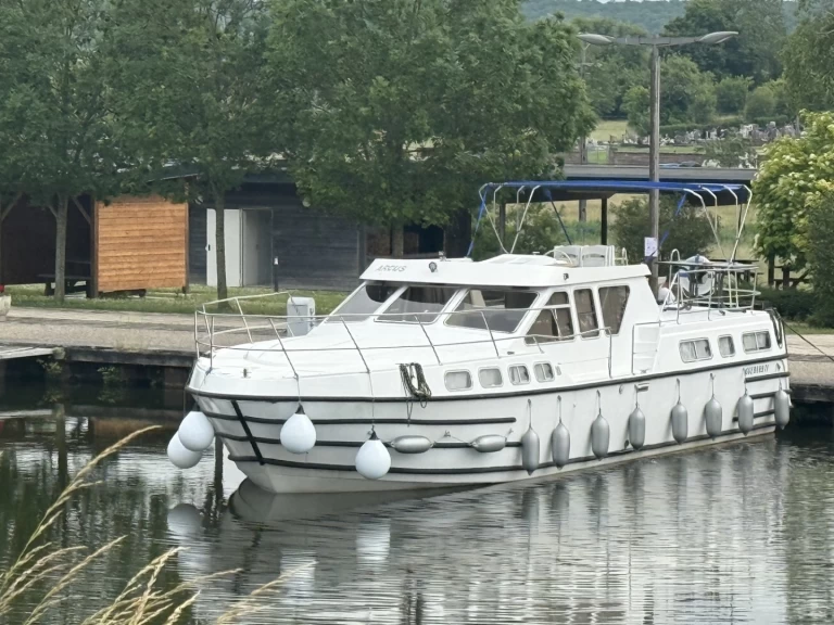 Tarpon Tarpon 42 charter bareboat or captained in  Mittersheim