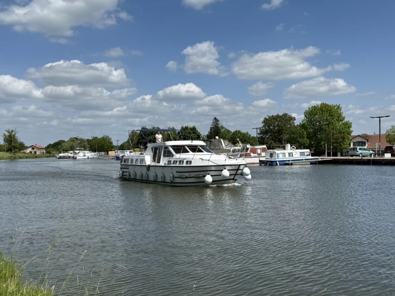 Tarpon Tarpon 42 charter bareboat or captained in  Mittersheim