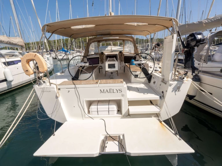 Sailboat for rent Saint-Mandrier-sur-Mer at the best price