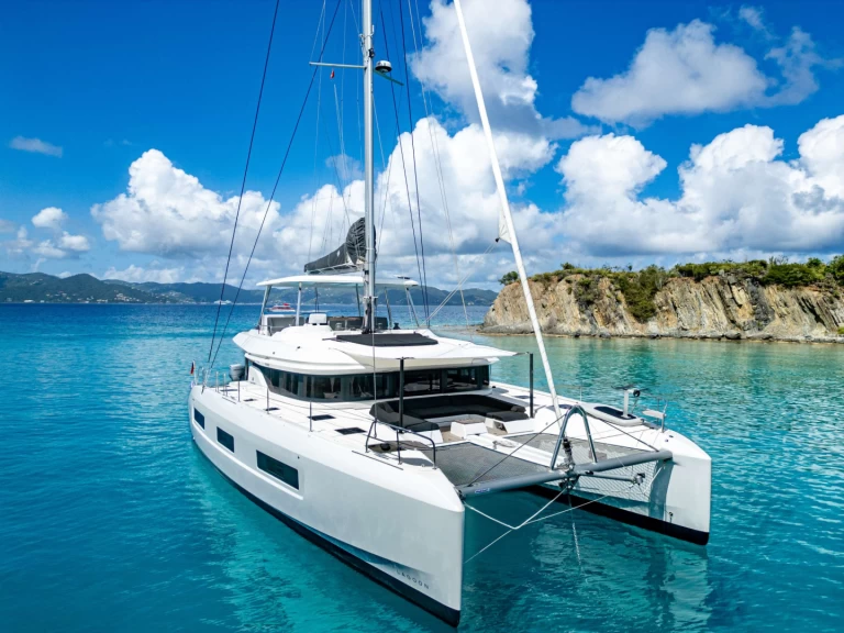 Bareboat Rental Luxury Yacht Lagoon with a boat licence