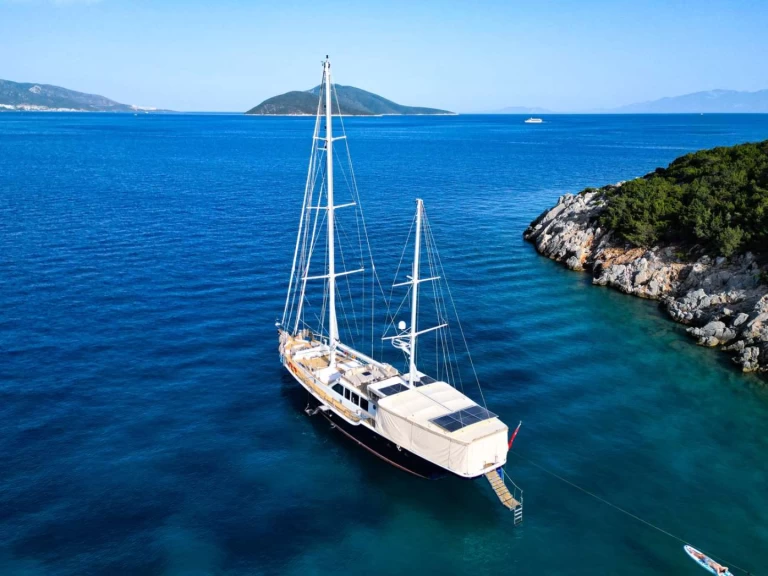 Luxury Yacht rental with or without captain costume Bodrum