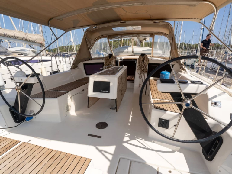 Sailboat for rent Saint-Mandrier-sur-Mer at the best price