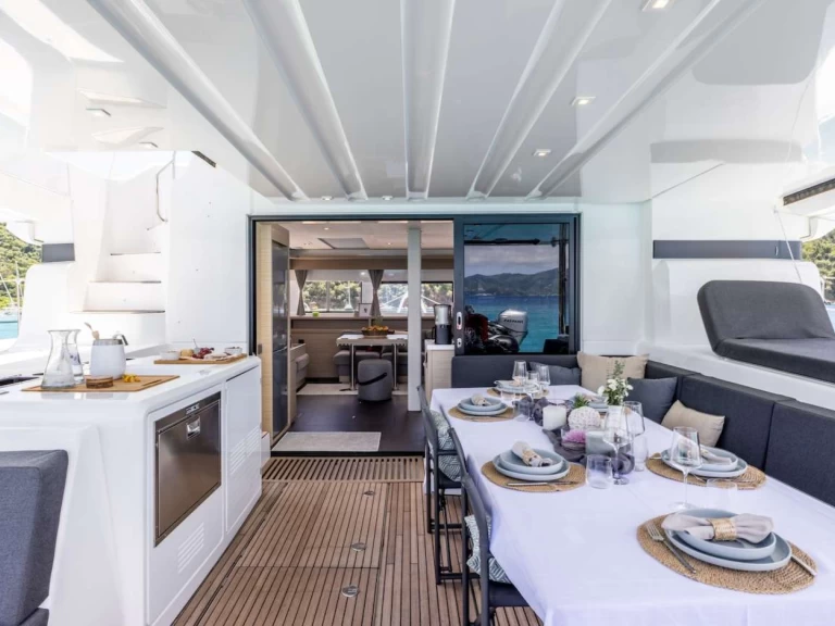 Bareboat Rental Luxury Yacht Lagoon with a boat licence