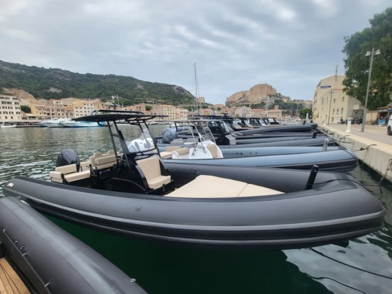 Rent a Sea Water Sea Water Phantom 260 Bonifacio
