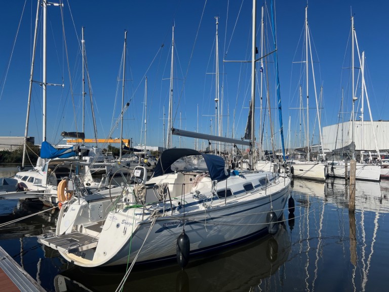 Rent a Bavaria Bavaria 35 Cruiser Lemmer