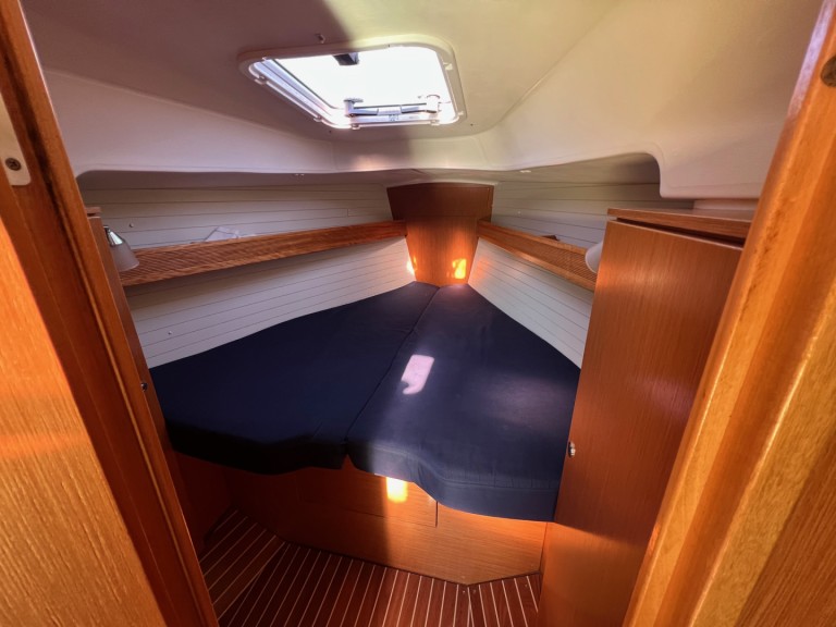 Yacht charter Lemmer cheap Bavaria 35 Cruiser