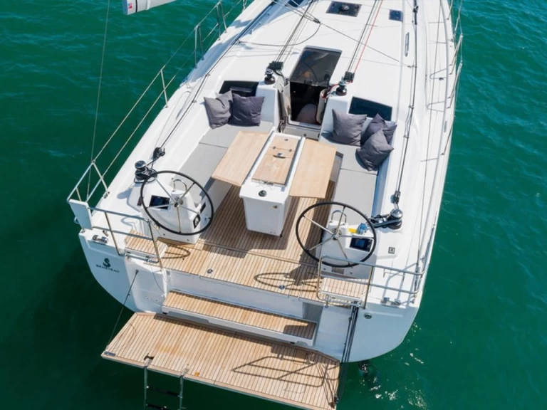 Boat rental Bénéteau Sunsail Oceanis 40.1 in Furnari on Samboat