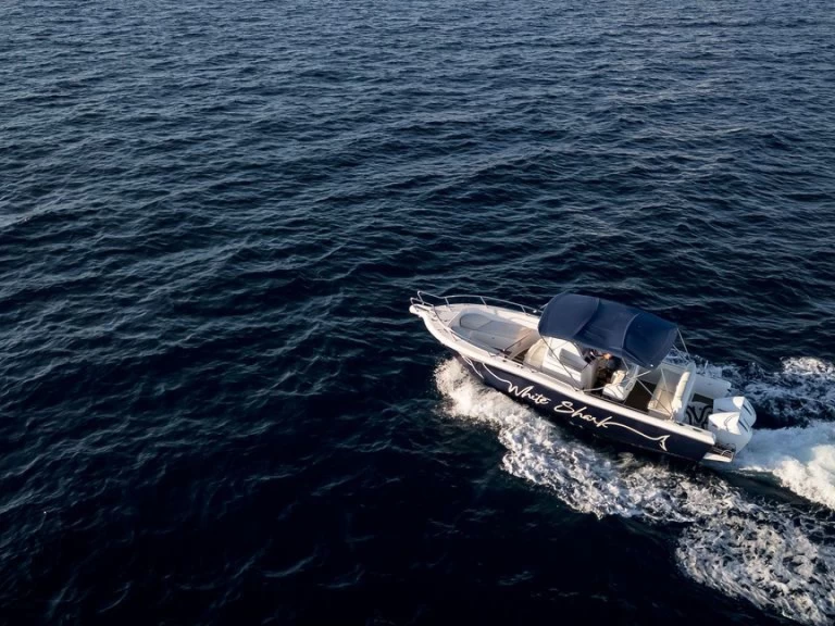 Bareboat Rental Motorboat Kelt with a boat licence