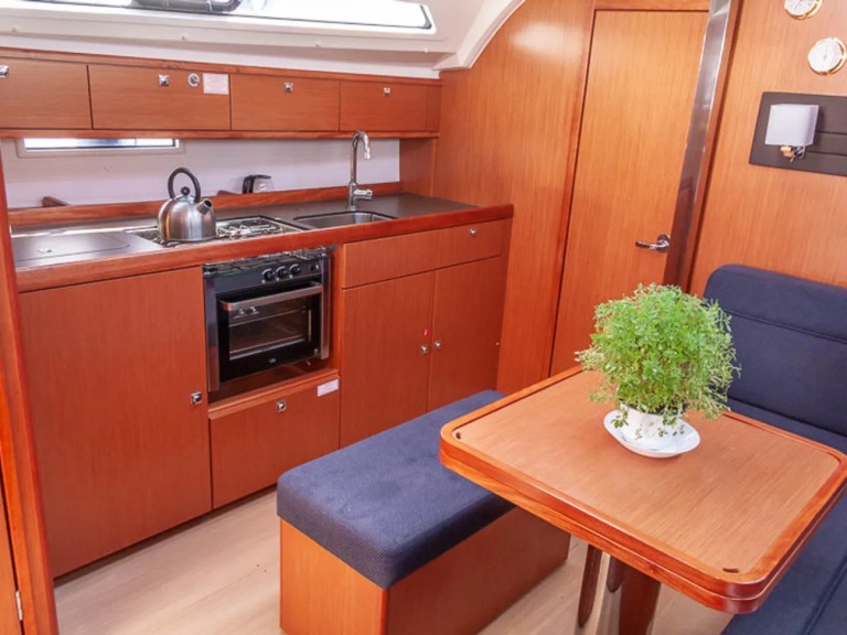 Sailboat for rent Lefkáda at the best price