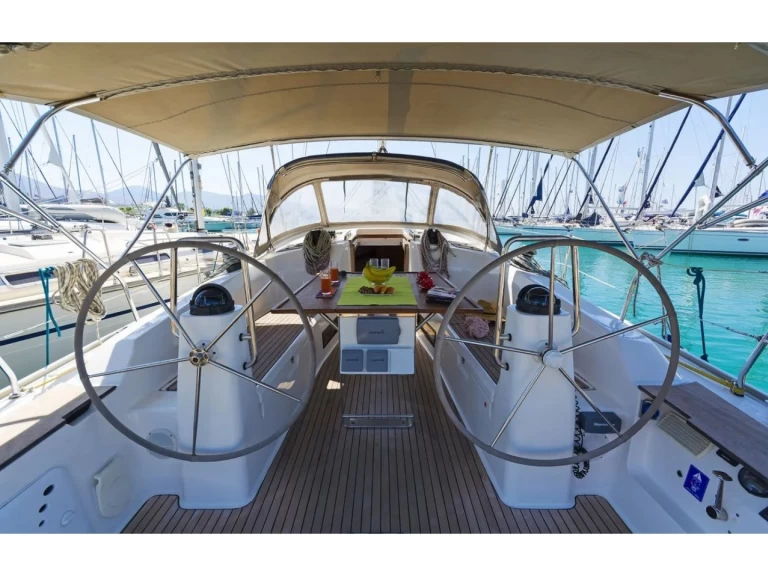 Sailboat rental in Nikiána - Bavaria Bavaria 40