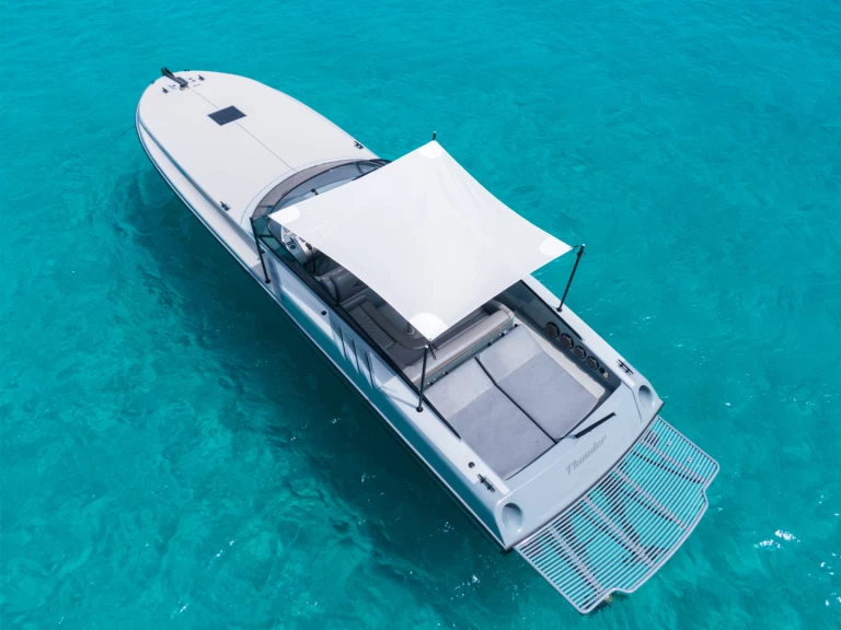 Bareboat Rental Motorboat Magnum with a boat licence