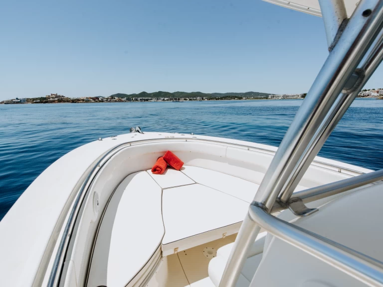 Bareboat Rental Motorboat Robalo with a boat licence