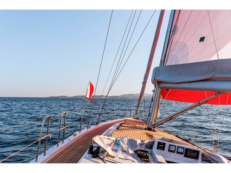 Sailboat for rent Lávrio at the best price