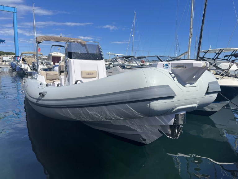 Selva Selva D700 charter bareboat or captained in  Les Issambres