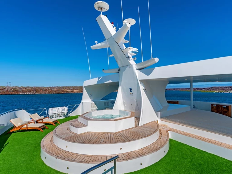 Luxury Yacht for rent Baltra Island at the best price