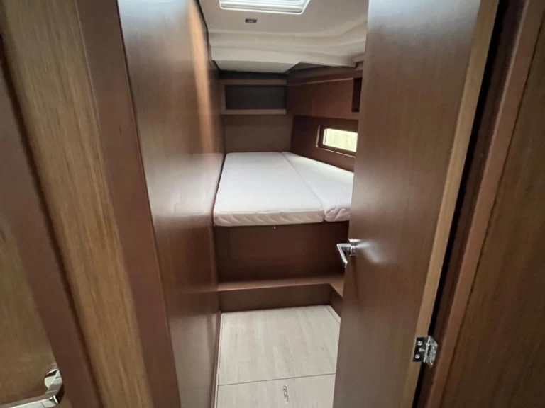 Sailboat rental in Furnari - Bénéteau Oceanis 46.1