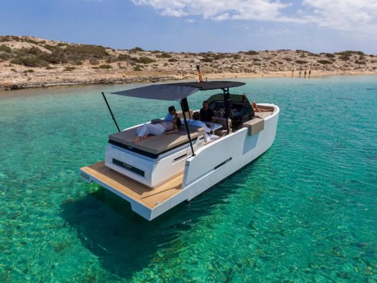 Bareboat Rental Motorboat D28 with a boat licence