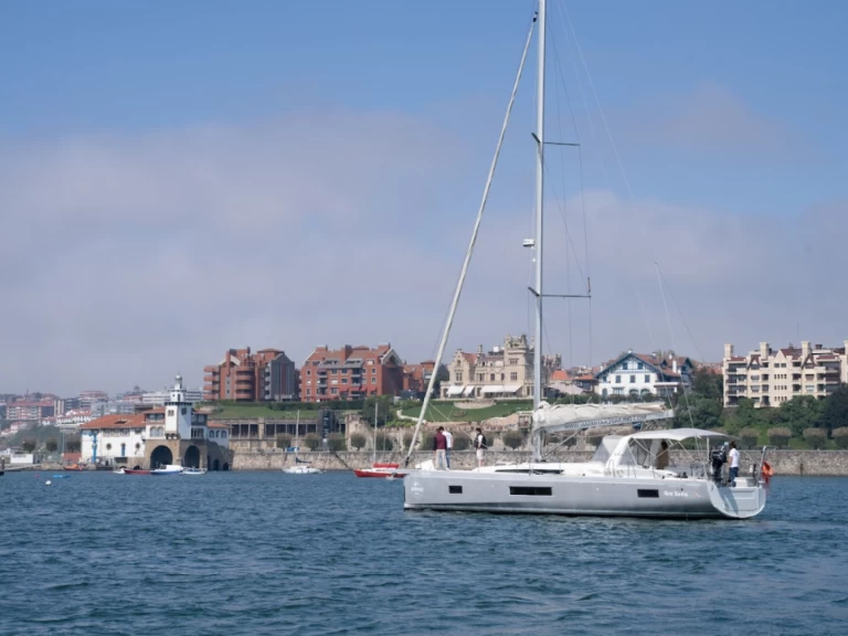 Bénéteau Oceanis 51.1 in Getxo on SamBoat