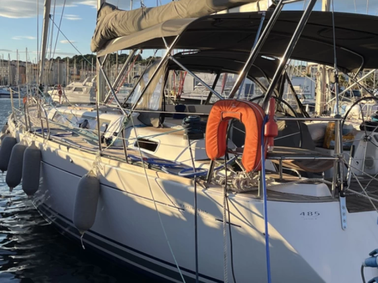 Sailboat for rent Gruissan at the best price