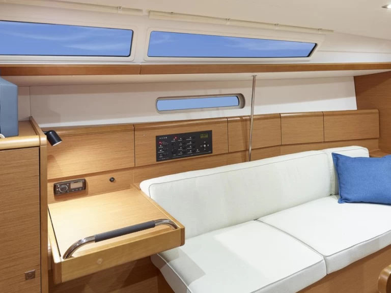 Boat rental Jeanneau Sun Odyssey 389 in Dubrovnik on Samboat