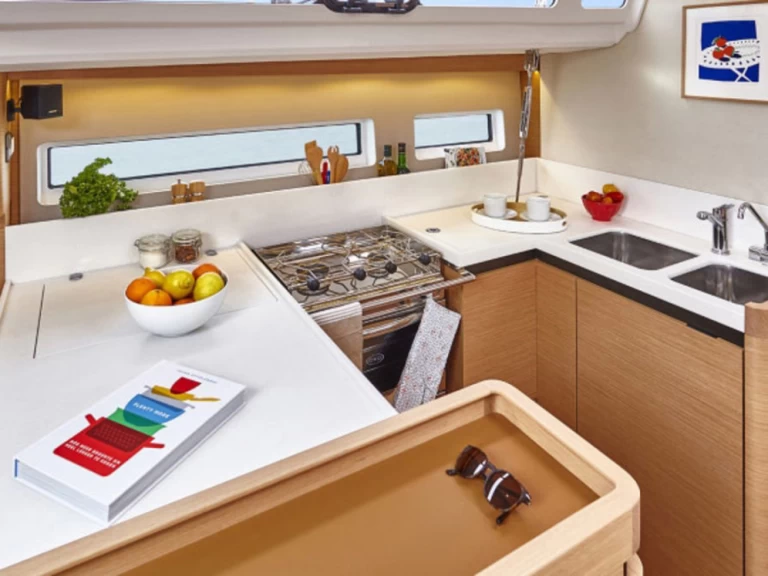 Sailboat rental with or without captain Jeanneau Furnari
