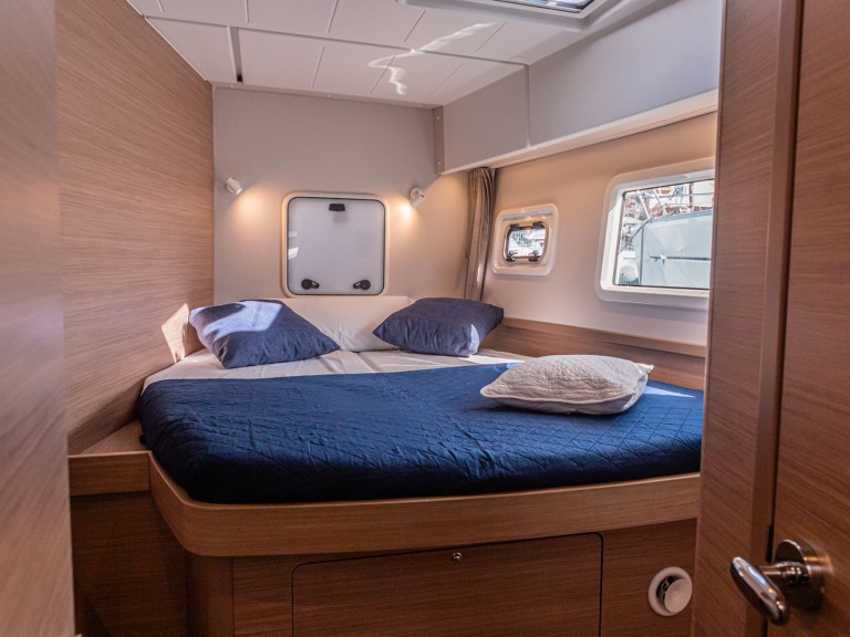 Boat rental Lagoon Lagoon 42 in Furnari on Samboat