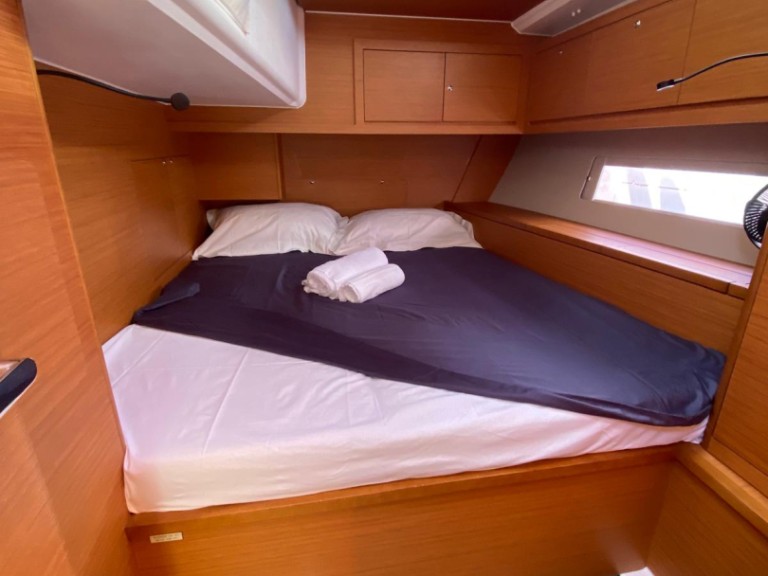 Sailboat for rent Furnari at the best price