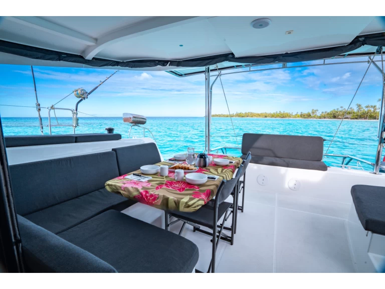 Boat rental Lagoon Lagoon 42 in Tikehau on Samboat