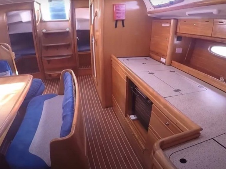 Boat rental Bavaria Bavaria 39 Cruiser in Nikiána on Samboat