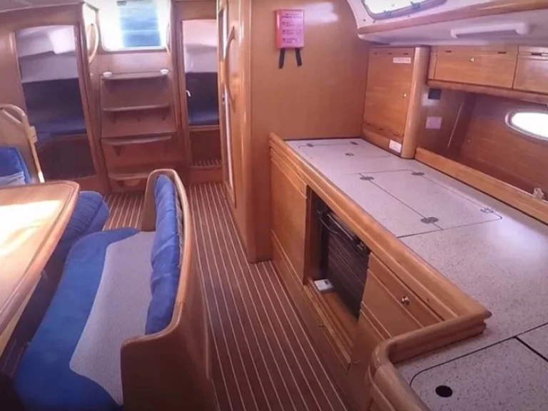 Boat rental Bavaria Bavaria 39 Cruiser in Nikiána on Samboat