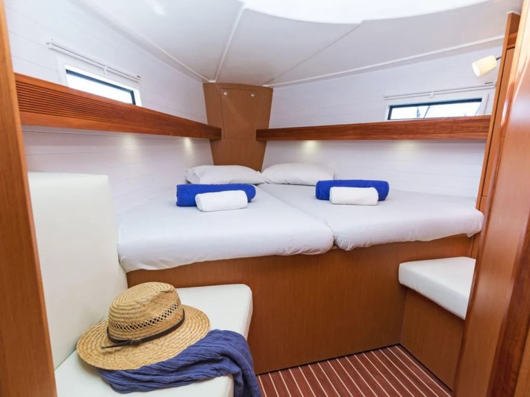 Yacht charter Nikiána cheap Bavaria 40