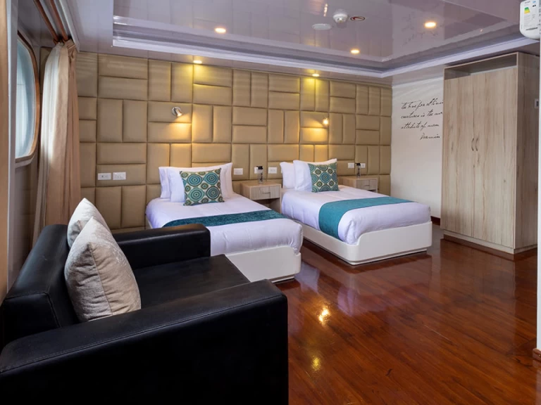 Rent a  Power Cat - Petrel Cabin Puerto Baquerizo Moreno