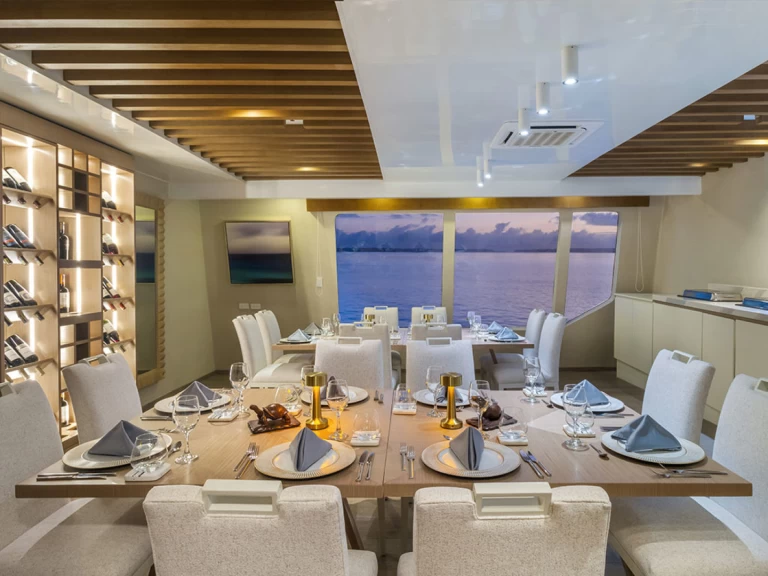 Luxury Yacht for rent Puerto Baquerizo Moreno at the best price