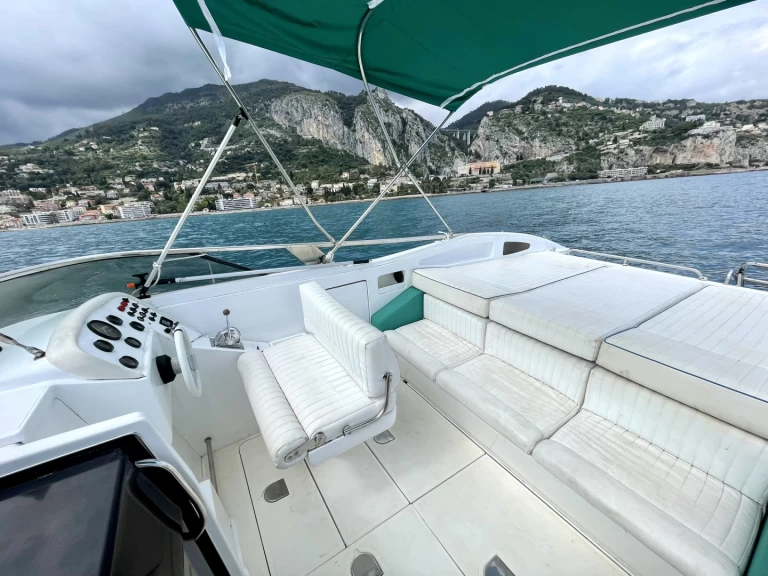 Bareboat Rental Motorboat Fiart with a boat licence