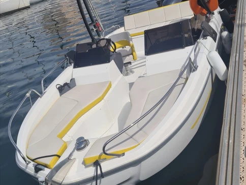 Motorboat rental with or without captain Bénéteau Marseille
