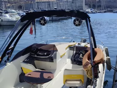 Bareboat Rental Motorboat Bénéteau with a boat licence