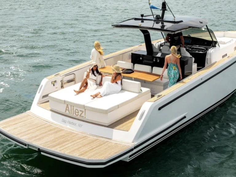 Boat rental Pardo Yachts Pardo 43 in Sag Harbor on Samboat